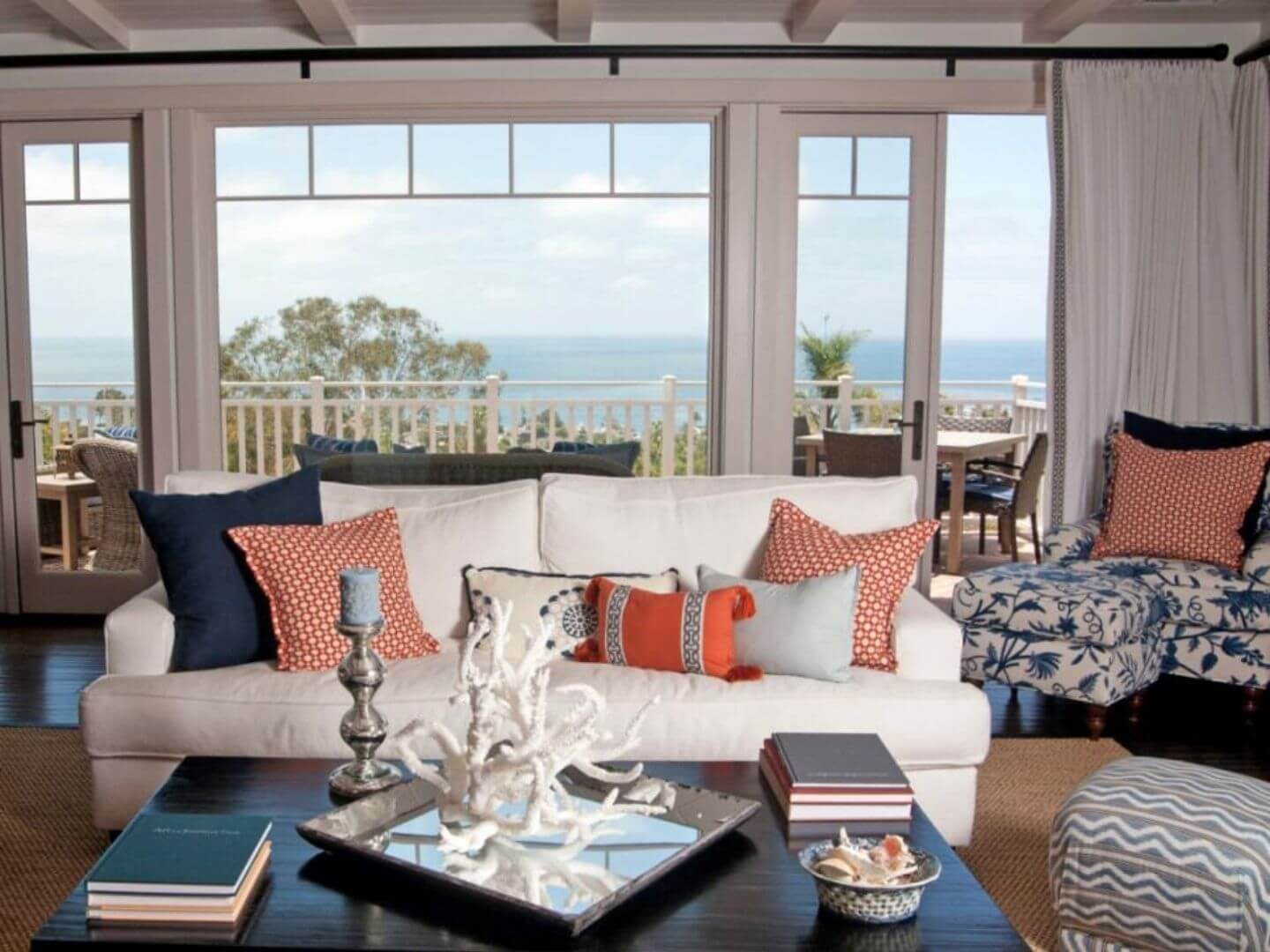 Coastal Theme Interior Design Livingroom